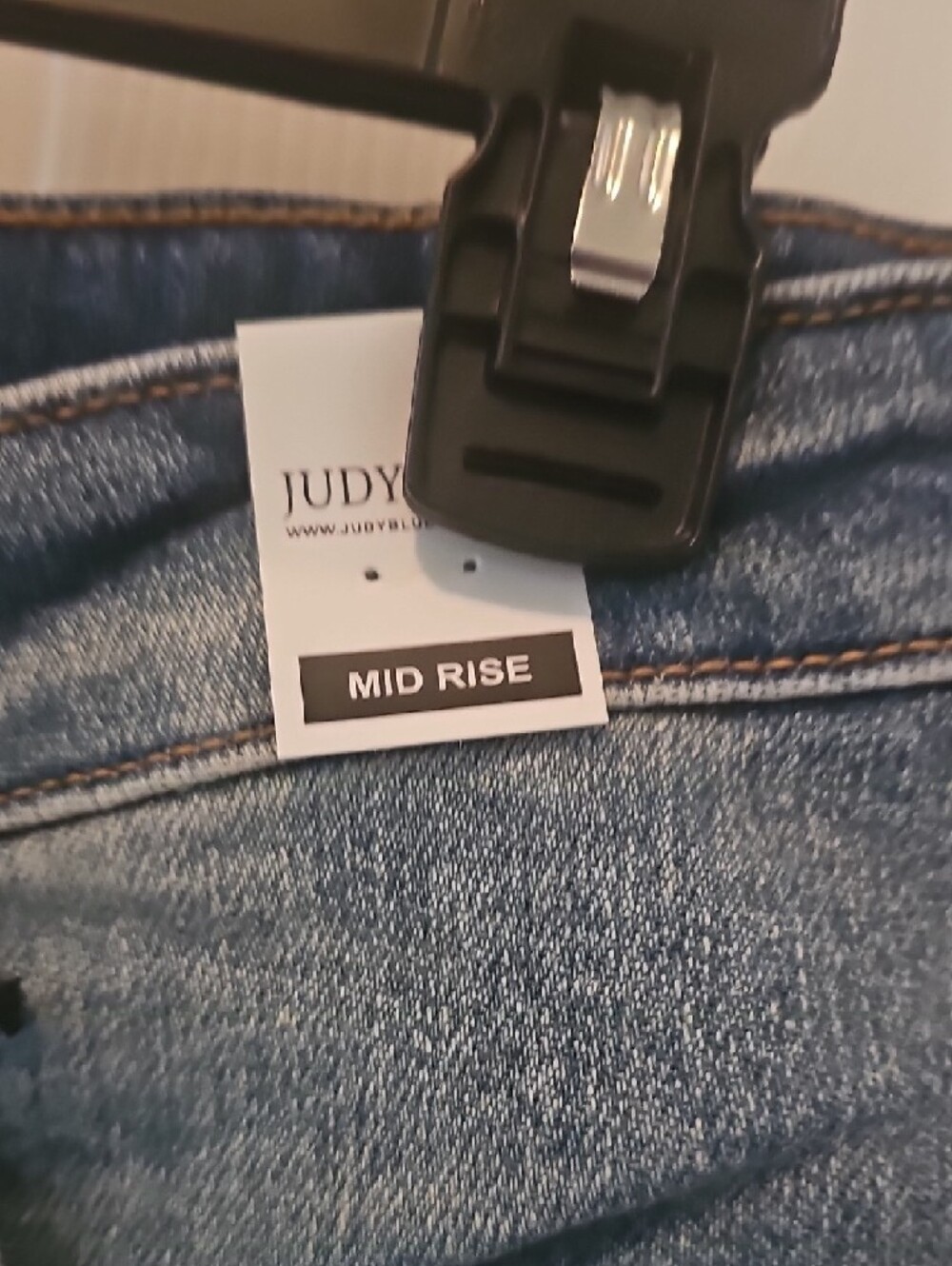 NWT Judy Blue Light Blue Rolled-Hem Denim Shorts XL - Picture 3 of 6